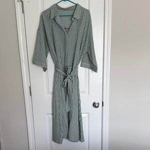 Amazon Women's Green and White Checked Midi Dress with Tie Waist